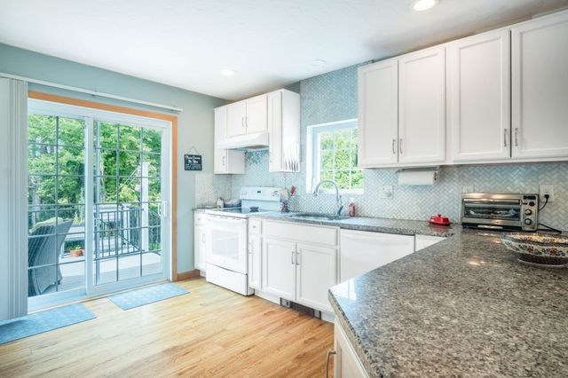18 Clarence Dr, Oxford, MA 01540