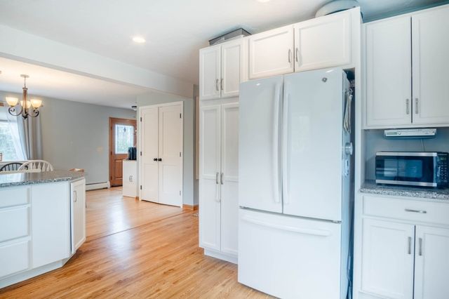 18 Clarence Dr, Oxford, MA 01540