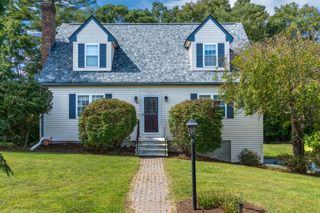 18 Clarence Dr, Oxford, MA 01540