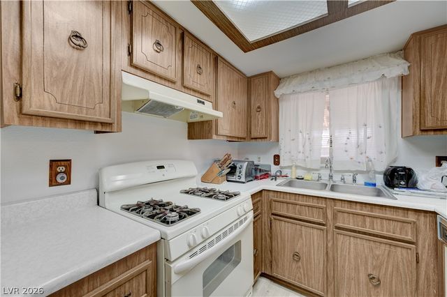 704 Willow Avenue, Henderson, NV 89002