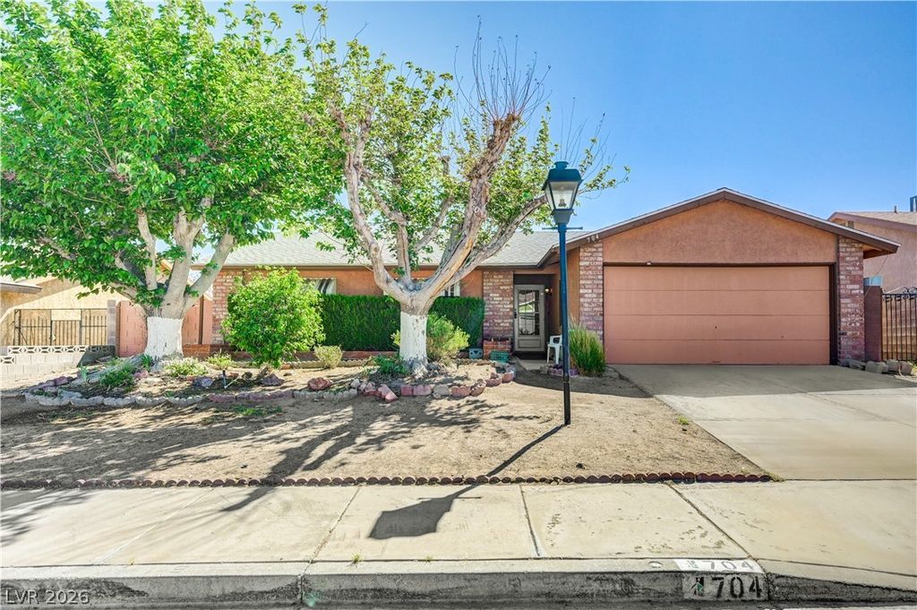 704 Willow Avenue, Henderson, NV 89002