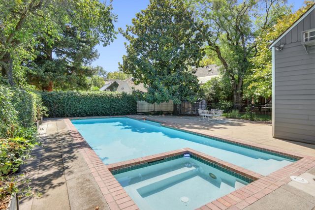 1557 39th St, Sacramento, CA 95816
