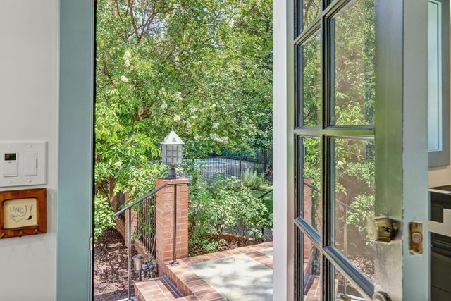 1557 39th St, Sacramento, CA 95816
