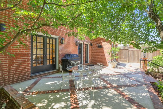 1557 39th St, Sacramento, CA 95816