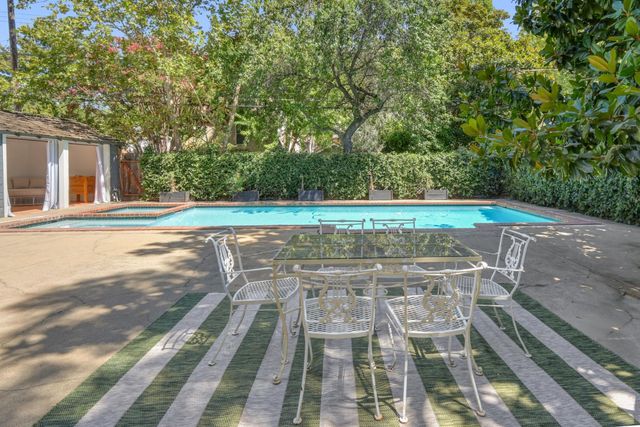 1557 39th St, Sacramento, CA 95816