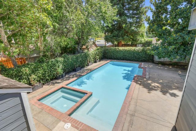 1557 39th St, Sacramento, CA 95816