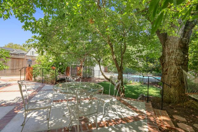 1557 39th St, Sacramento, CA 95816