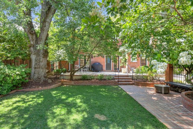 1557 39th St, Sacramento, CA 95816
