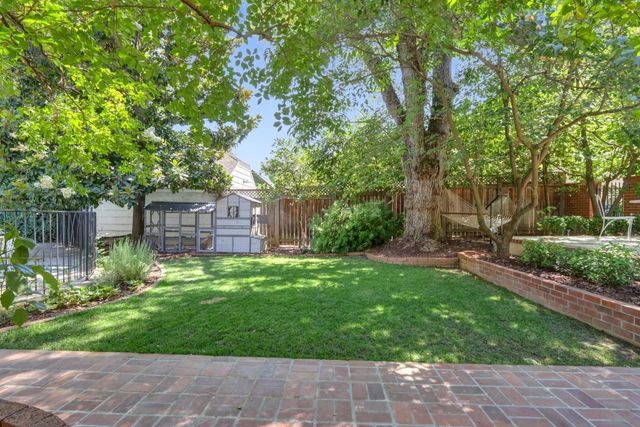 1557 39th St, Sacramento, CA 95816