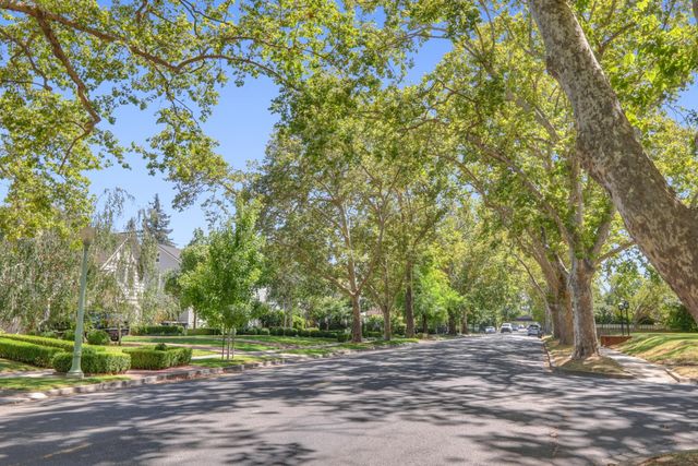 1557 39th St, Sacramento, CA 95816