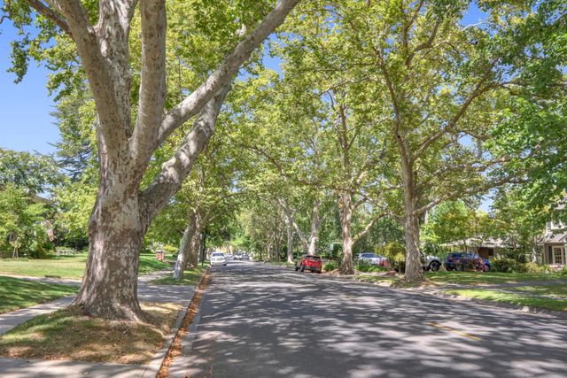 1557 39th St, Sacramento, CA 95816