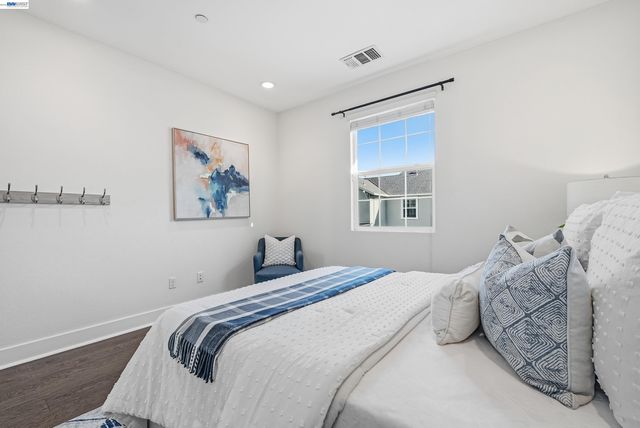 37629 Breakers Rd, Newark, CA 94560