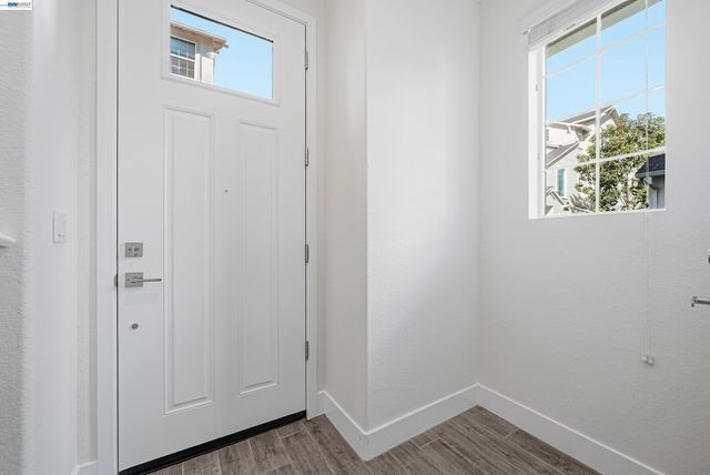 37629 Breakers Rd, Newark, CA 94560