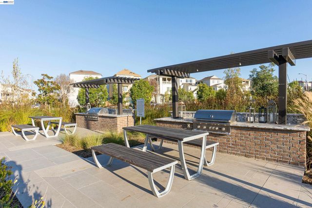 37629 Breakers Rd, Newark, CA 94560