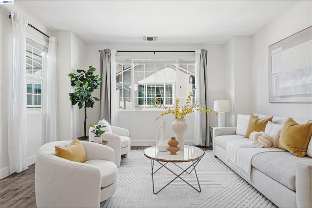 37629 Breakers Rd, Newark, CA 94560