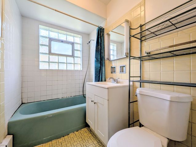 2308 W Birchwood Avenue 1W, Chicago, IL 60645