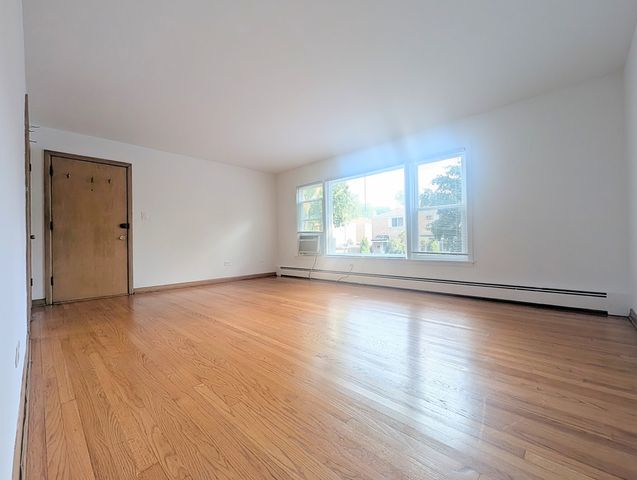 2308 W Birchwood Avenue 1W, Chicago, IL 60645