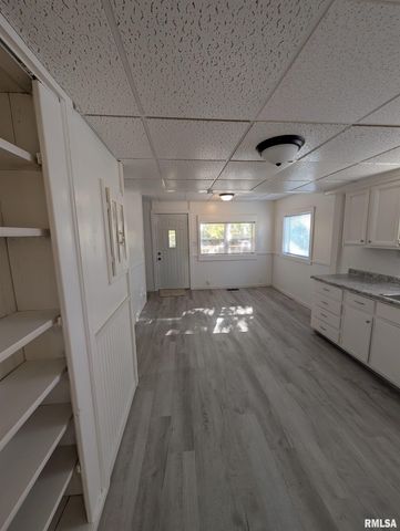 944 E WALNUT Avenue, Canton, IL 61520