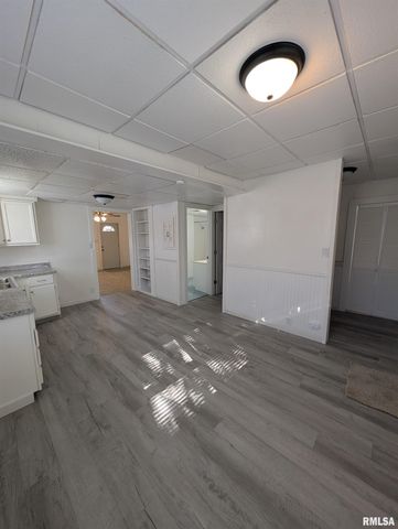 944 E WALNUT Avenue, Canton, IL 61520