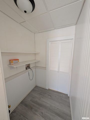 944 E WALNUT Avenue, Canton, IL 61520