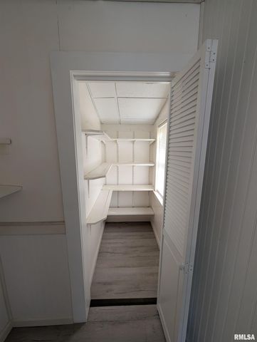 944 E WALNUT Avenue, Canton, IL 61520