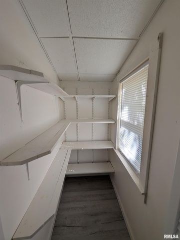 944 E WALNUT Avenue, Canton, IL 61520