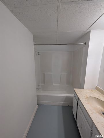 944 E WALNUT Avenue, Canton, IL 61520