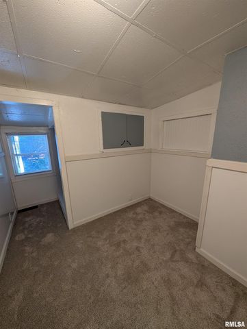 944 E WALNUT Avenue, Canton, IL 61520