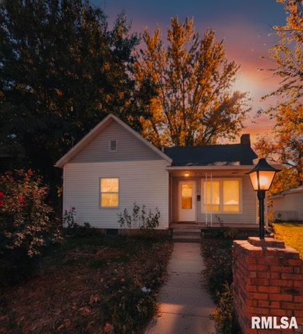 944 E WALNUT Avenue, Canton, IL 61520