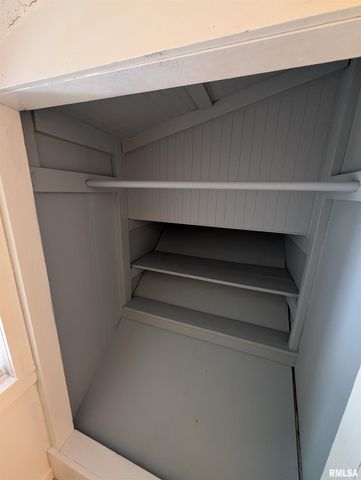 944 E WALNUT Avenue, Canton, IL 61520