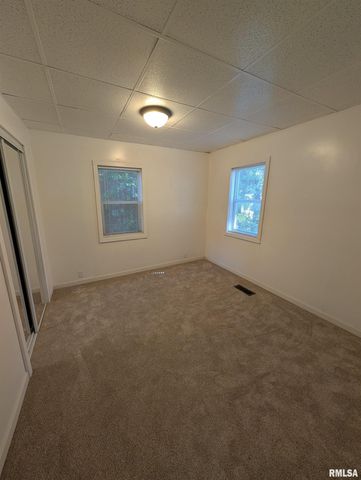 944 E WALNUT Avenue, Canton, IL 61520