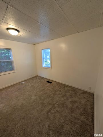 944 E WALNUT Avenue, Canton, IL 61520