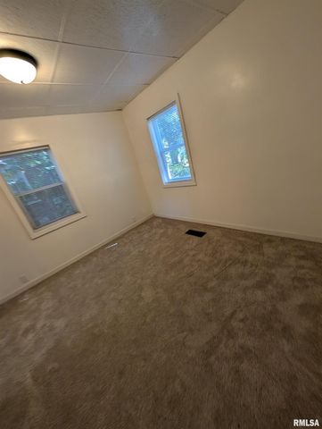 944 E WALNUT Avenue, Canton, IL 61520