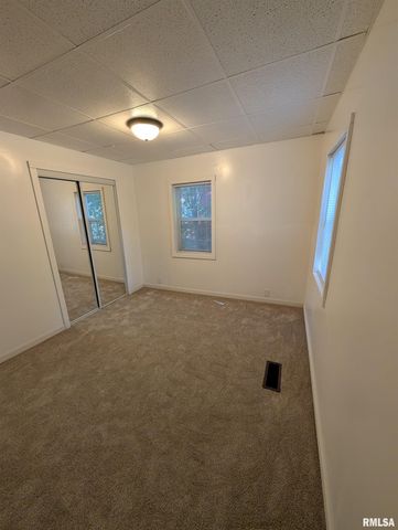 944 E WALNUT Avenue, Canton, IL 61520