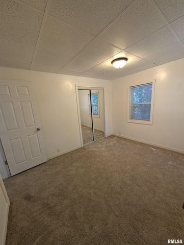 944 E WALNUT Avenue, Canton, IL 61520