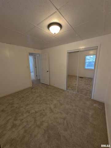 944 E WALNUT Avenue, Canton, IL 61520