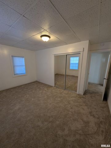 944 E WALNUT Avenue, Canton, IL 61520