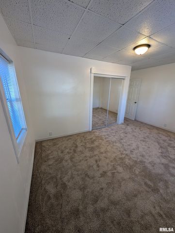 944 E WALNUT Avenue, Canton, IL 61520