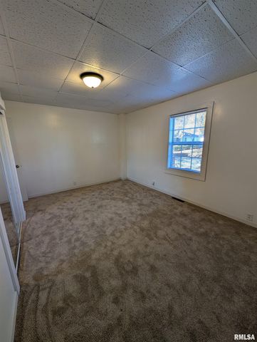 944 E WALNUT Avenue, Canton, IL 61520