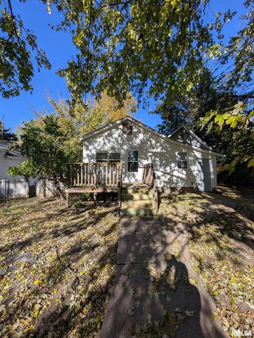 944 E WALNUT Avenue, Canton, IL 61520