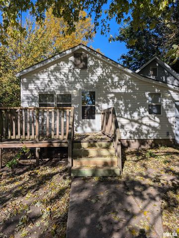 944 E WALNUT Avenue, Canton, IL 61520