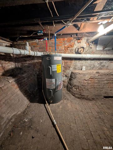 944 E WALNUT Avenue, Canton, IL 61520