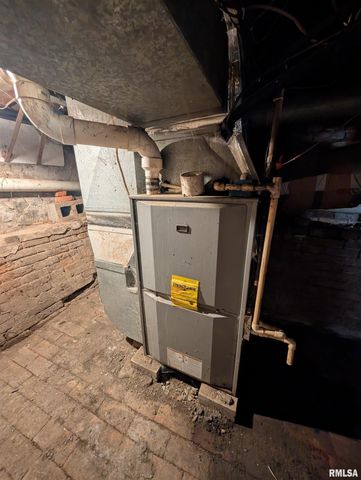 944 E WALNUT Avenue, Canton, IL 61520