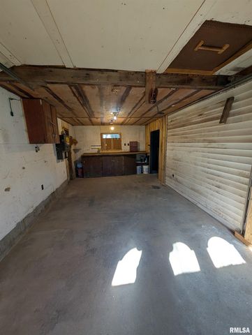 944 E WALNUT Avenue, Canton, IL 61520