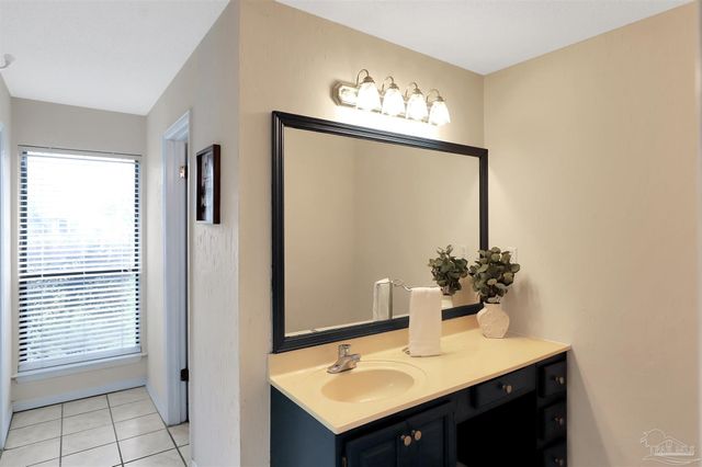 3623 Tiger Point Blvd, Gulf Breeze, FL 32563