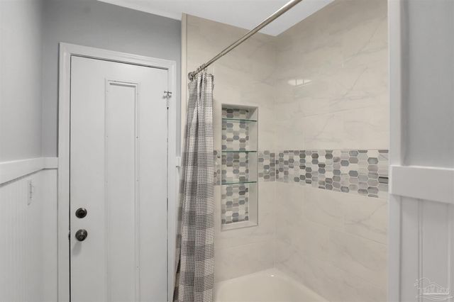 3623 Tiger Point Blvd, Gulf Breeze, FL 32563