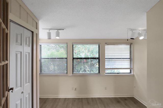 3623 Tiger Point Blvd, Gulf Breeze, FL 32563