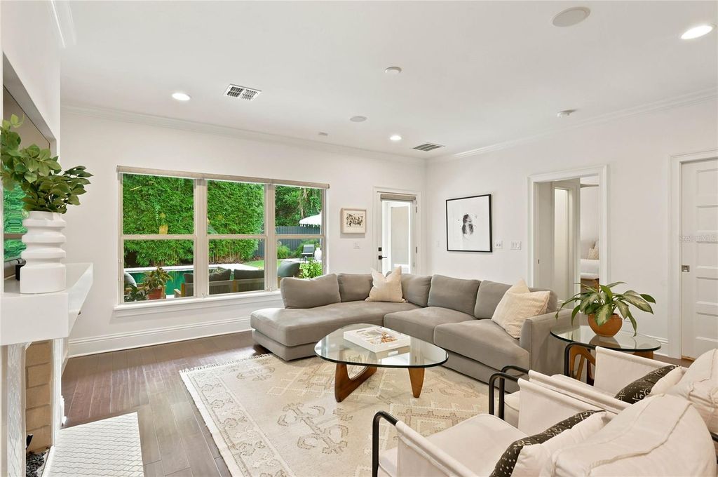 Image 15 of property listing at 1707 ASHER LANE, Orlando, FL 32803