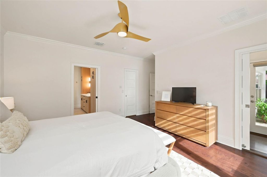 Image 23 of property listing at 1707 ASHER LANE, Orlando, FL 32803