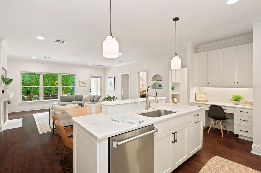 Image 8 of property listing at 1707 ASHER LANE, Orlando, FL 32803